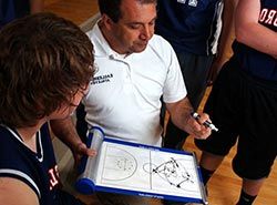 Samarbeid med spansk trener på treningsleir basketball i Barcelona, Spania