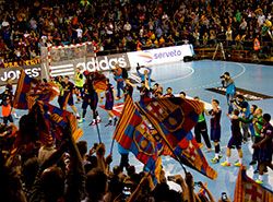 FC Barcelona spillerne hylles etter håndballkampen mot Zagreb